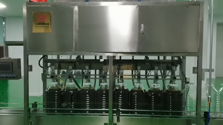為什么同樣產(chǎn)能的食用油灌裝機(jī)價格差別會很大